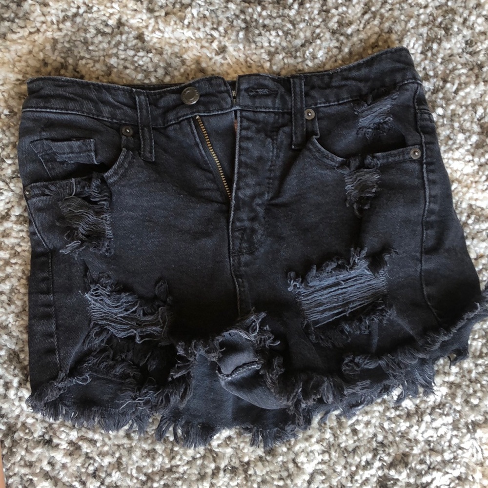 BLACK JEAN SHORTS